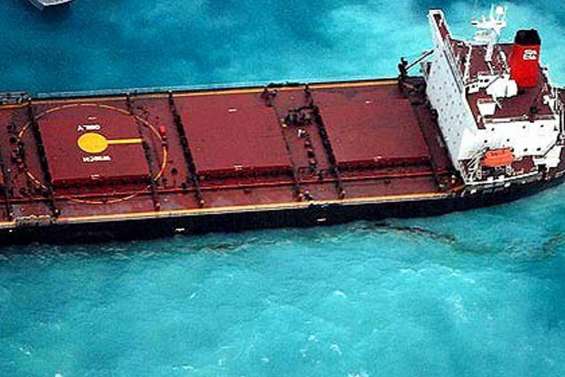 Un cargo échoué sur la Grande Barrière