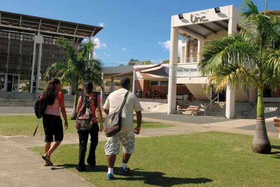 Des étudiants pas aidés