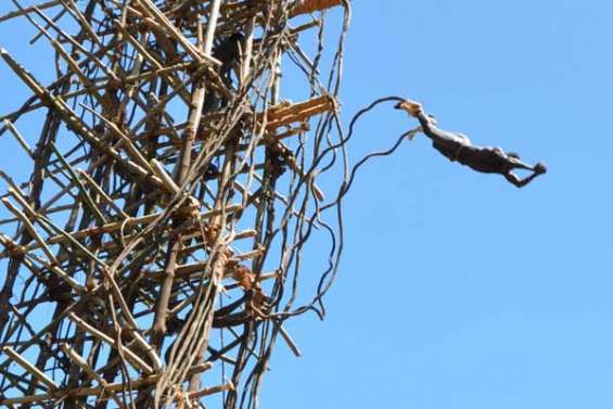 Le saut du Gaul perverti par le tourisme et les médias