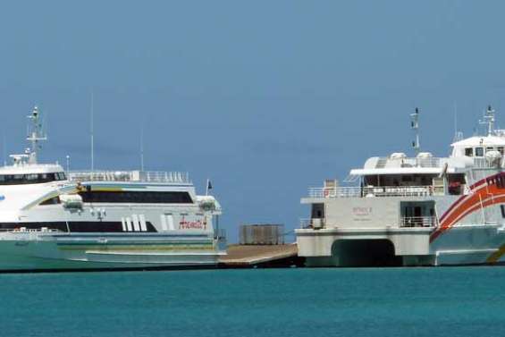 L'île des Pins garde ses deux bateaux