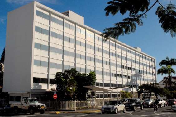 Les fonctionnaires aux urnes