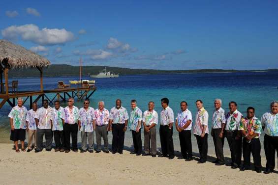 La Calédonie reste associée