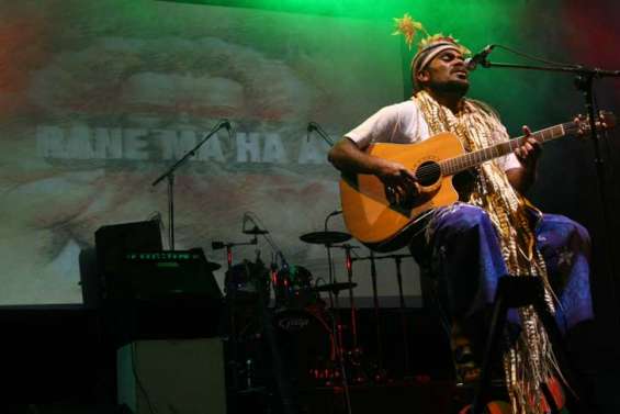 Gulaan tire sa révérence