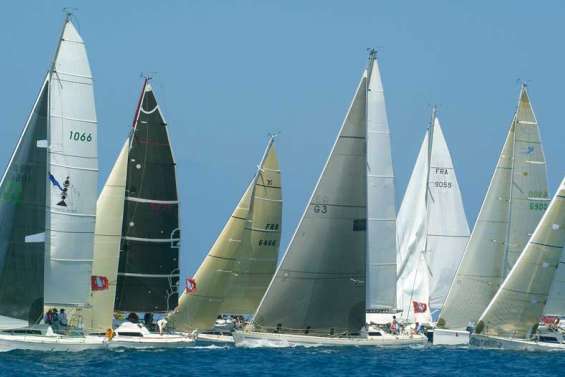 Groupama Race : deux bateaux au coude à coude