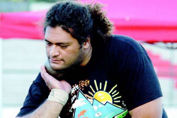 Les Cagous face au reste du monde