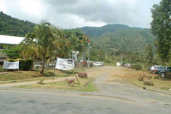 La grève reprend au lycée