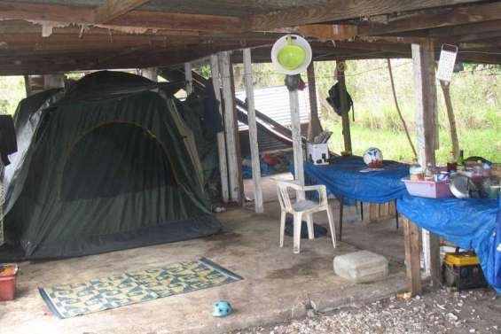 Une famille face à l'amer