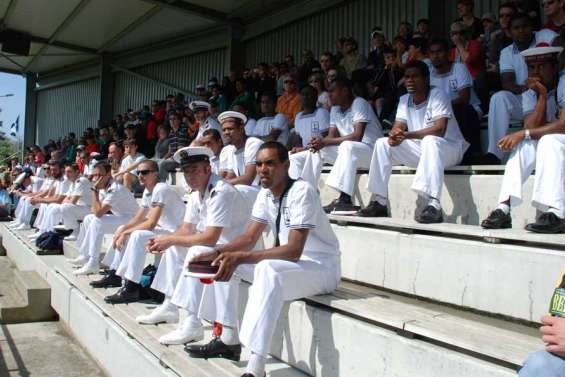 Le Jacques-Cartier en escale forcée à Auckland