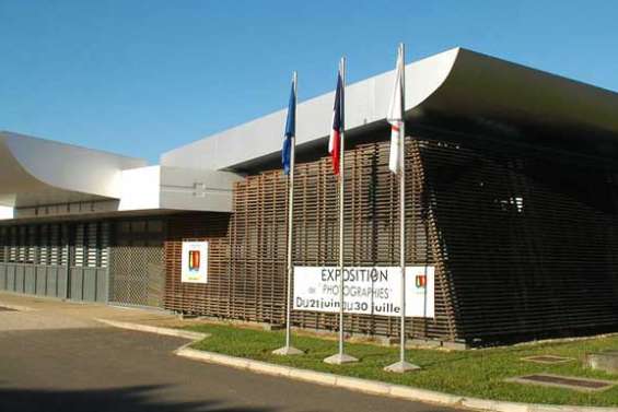 Les drapeaux divisent Koumac