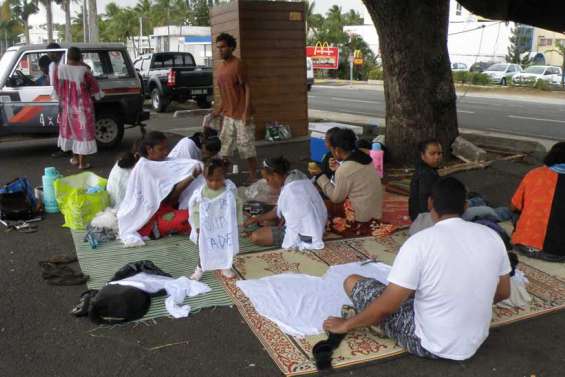 Le bras de fer continue