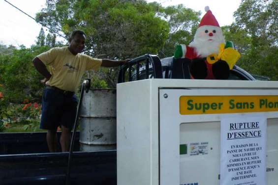 Après l'eau, l'essence manque