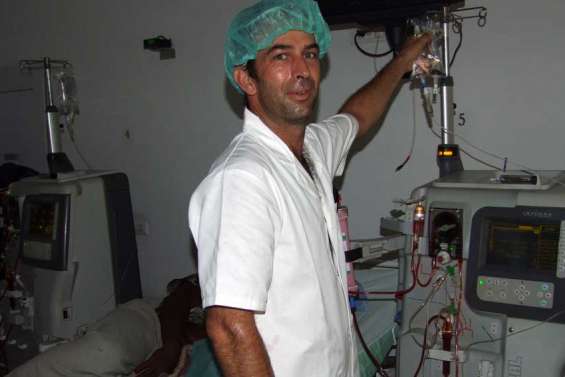 Le centre de dialyse a les reins solides