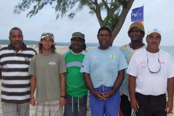 Hnaipolë sort la tête de l'eau