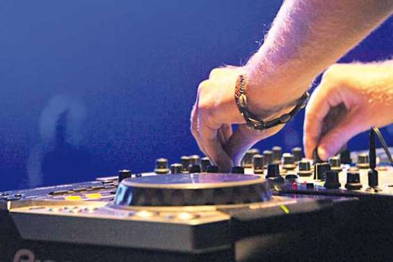 Les DJ sortent de leur boîte
