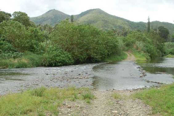 Priorité aux routes et à l'eau potable