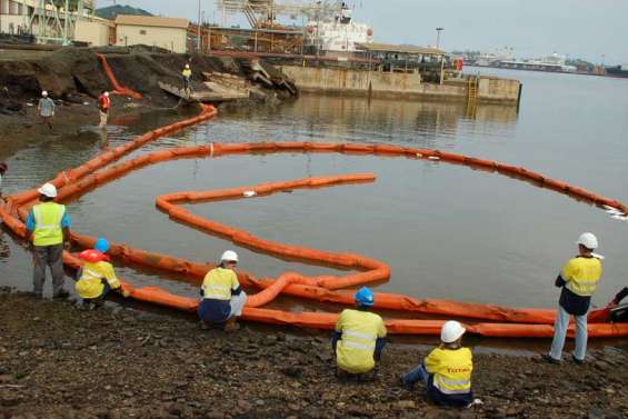 Exercice antipollution marine à la SLN