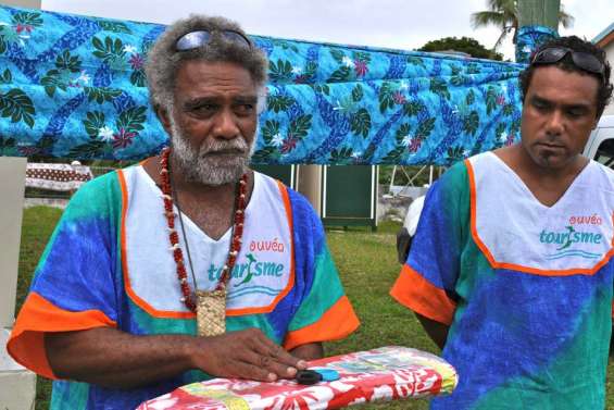 Iaai déroule sa natte aux touristes