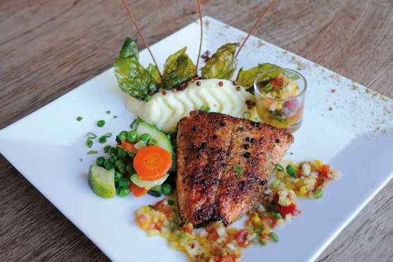 Dos de saumon pané, rougail de papaye verte