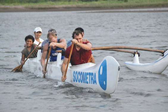 Le va'a a le vent en poupe