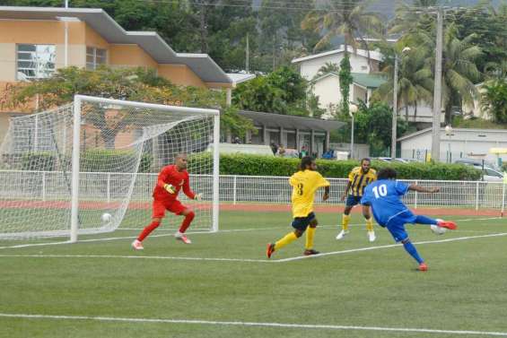 La 6ème journée de la Super Ligue de football en vidéo