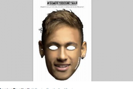 Des masques de Neymar dans les tribunes
