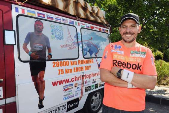 28 000 km à pied, 75 km par jour