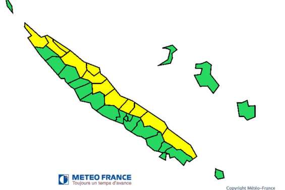 Fortes pluies : des écoliers coincés à Canala
