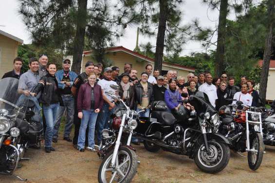 67 Harley s'arrêtent chez Colette