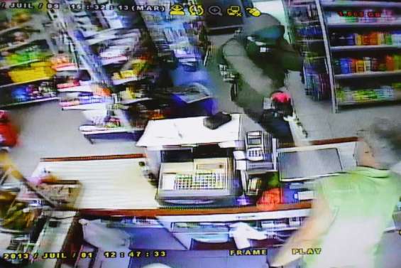 Vol à la lacrymo dans un commerce de Yahoué