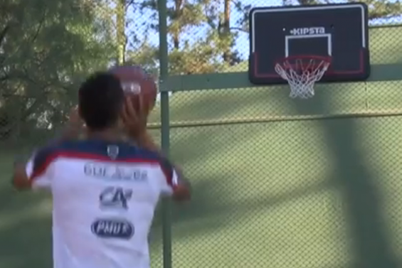EN VIDEO - Equipe de France : Varane et Cabaye brillent au basket