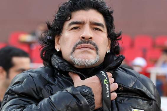 Maradona tacle (encore) à Pelé