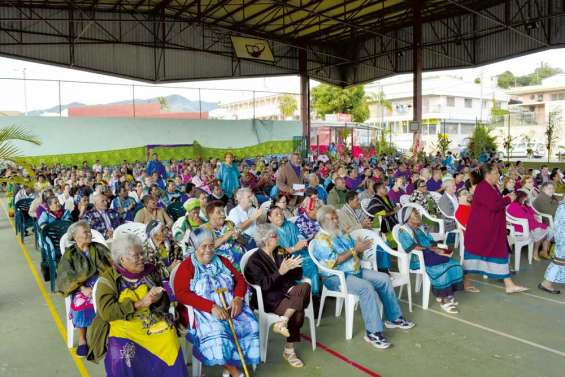 Dévotion sous la halle des sports