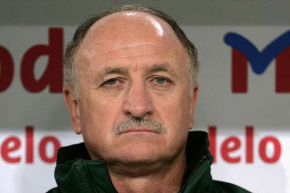 Scolari : « Il y a penalty »