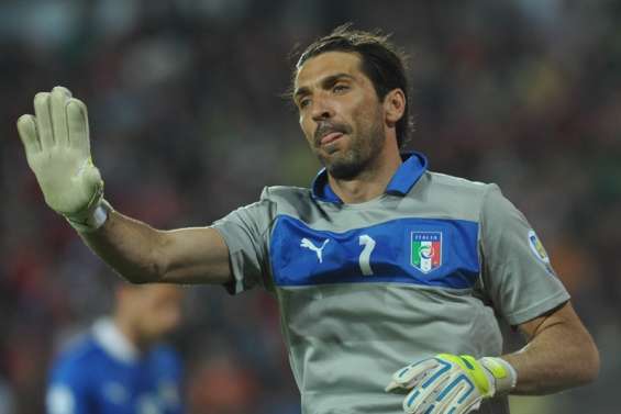 Buffon défend les «papys» italiens