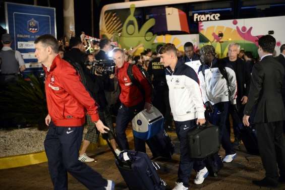 Arrivée discrète des Bleus à Brasilia