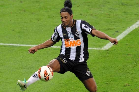 Ronaldinho remotive le Brésil
