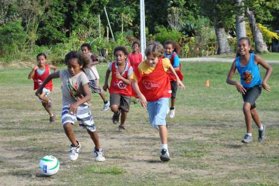 Joue juste au football