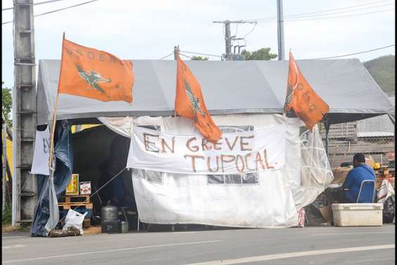 Devant Tupocal, le piquet dure