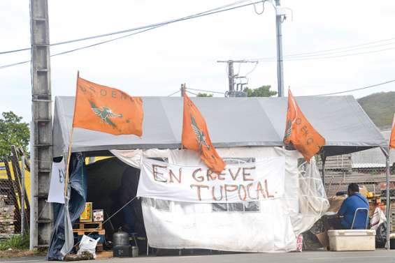 Tupocal au bord de l'étouffement