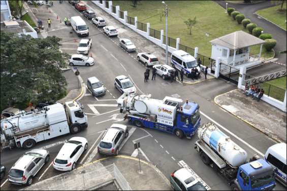 L'Etat dans la boucle