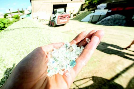 Le sable de verre, une alternative écologique qui peine à s'imposer