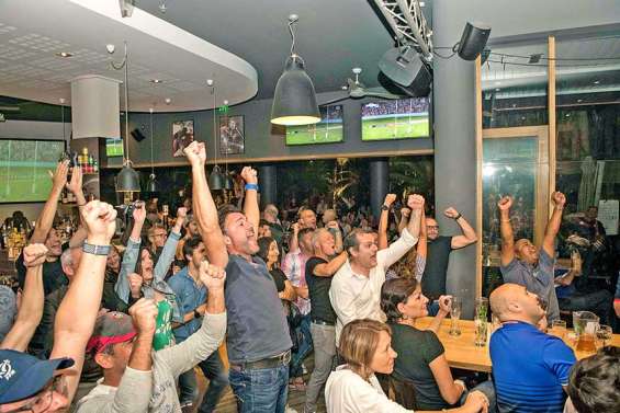 Les supporters ont tremblé derrière un XV de France aux deux visages