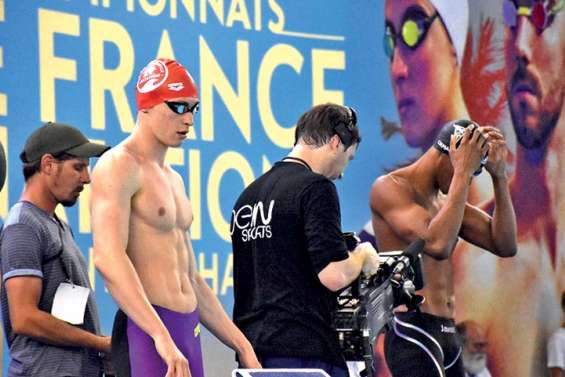 Maxime Grousset se lance dans le bassin de Glasgow pour encore grandir