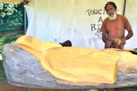 Jean-Marc Alerte, sculpteur de totems monumentaux