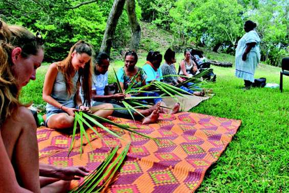 Une quinzaine de femmes ont été initiées au tressage
