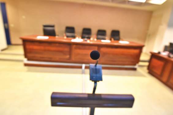 Une mystérieuse agression à coups de pelle d’une lycéenne sans coupable