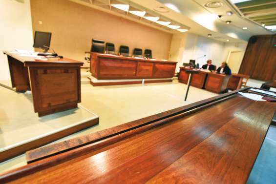 Son frère menace son bébé, il lui tire dessus