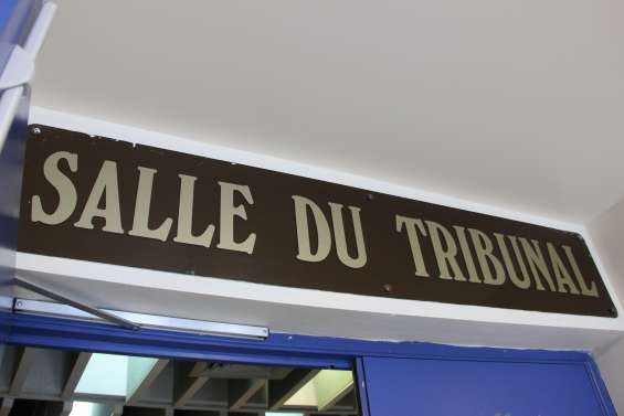 Une jeune femme condamnée pour la violente agression d'une octogénaire à Koumac