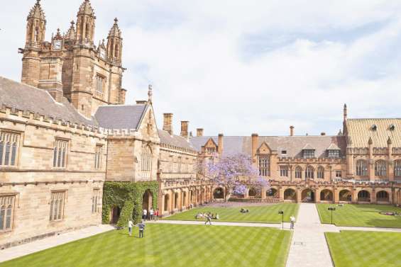 Le coronavirus pourrait coûter des « milliards » aux universités