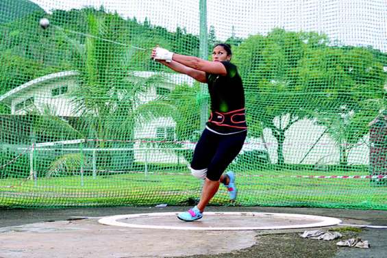 Valerie Adams rayonne à la Coupe des lancers